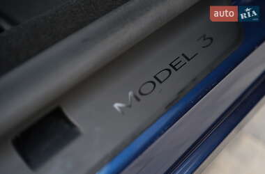 Седан Tesla Model 3 2024 в 