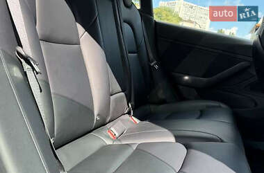 Седан Tesla Model 3 2020 в 