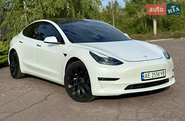 Седан Tesla Model 3 2021 в 