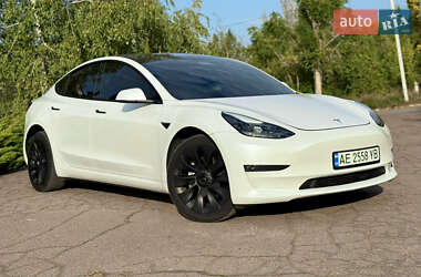Седан Tesla Model 3 2021 в 