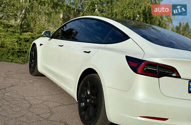 Седан Tesla Model 3 2021 в 