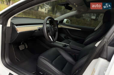 Седан Tesla Model 3 2021 в 