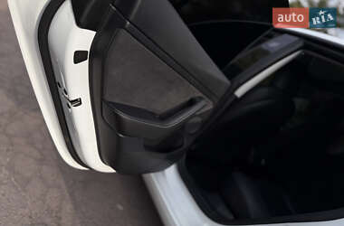 Седан Tesla Model 3 2021 в 