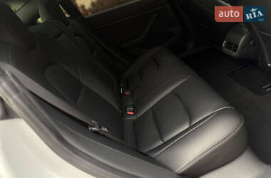 Седан Tesla Model 3 2021 в 