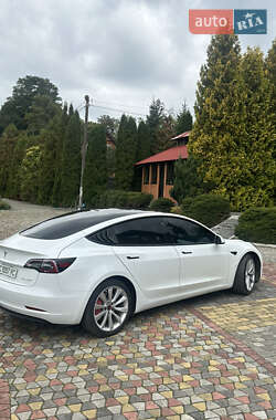 Седан Tesla Model 3 2021 в 