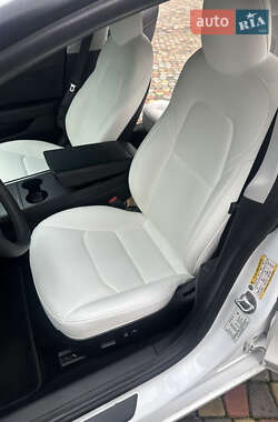 Седан Tesla Model 3 2021 в 