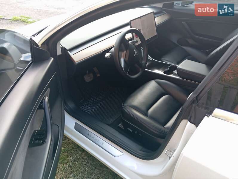 Седан Tesla Model 3 2020 в Хусті фото 2 Седан Tesla Model 3 2020 в Хусті