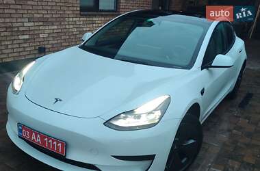 Седан Tesla Model 3 2022 в 