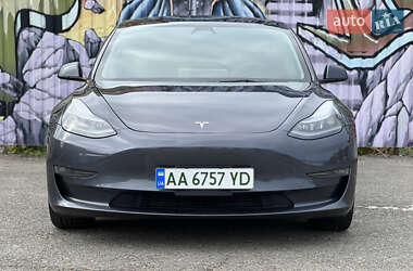 Седан Tesla Model 3 2023 в 