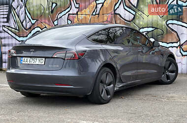 Седан Tesla Model 3 2023 в 