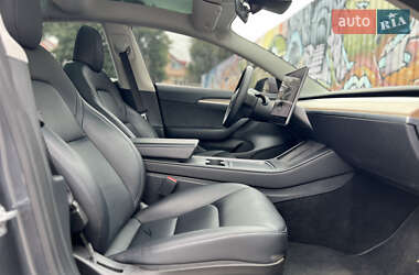 Седан Tesla Model 3 2023 в 