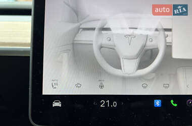 Седан Tesla Model 3 2023 в 