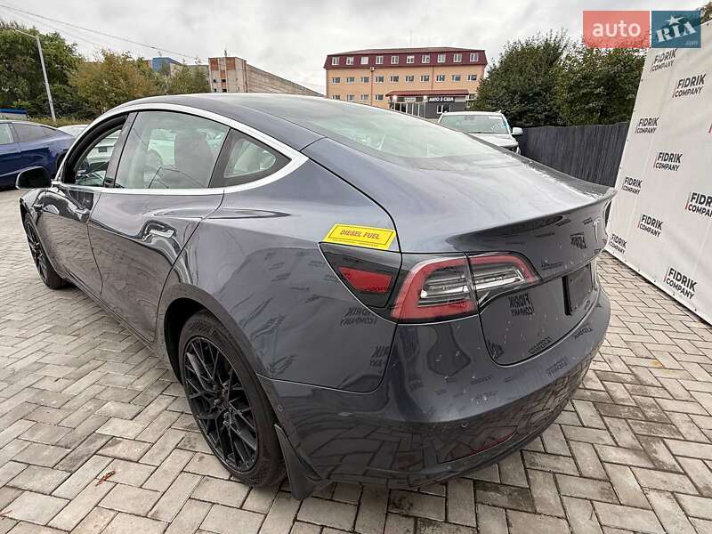 Седан Tesla Model 3 2020 в Луцьку
