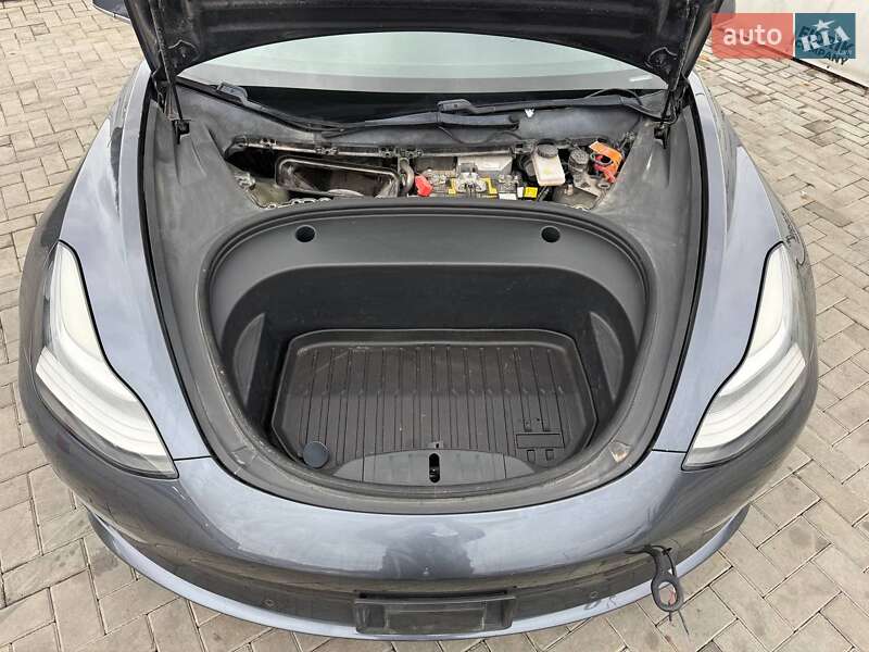 Седан Tesla Model 3 2020 в Луцьку