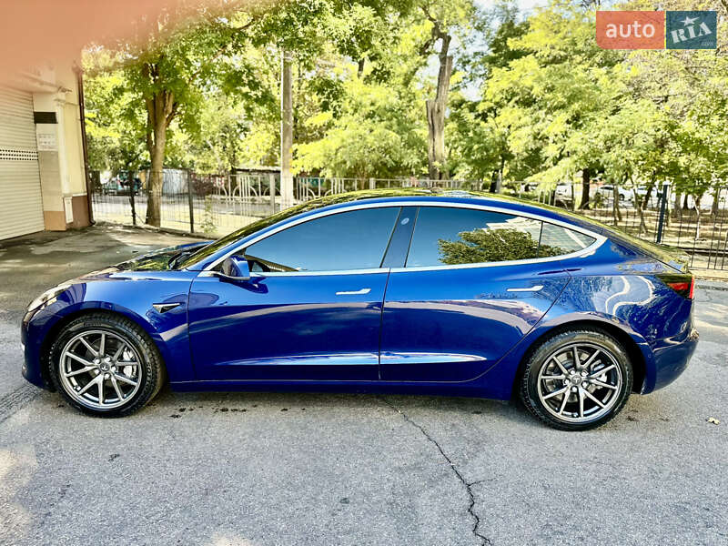 Седан Tesla Model 3 2019 в Одесі