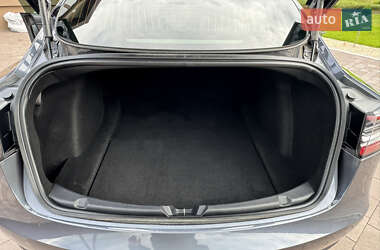 Седан Tesla Model 3 2020 в 