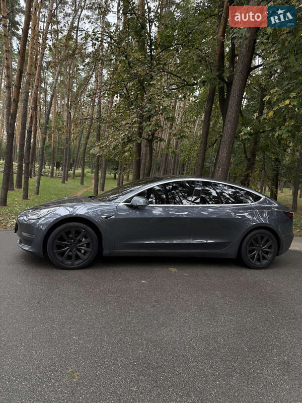 Седан Tesla Model 3 2018 в Києві