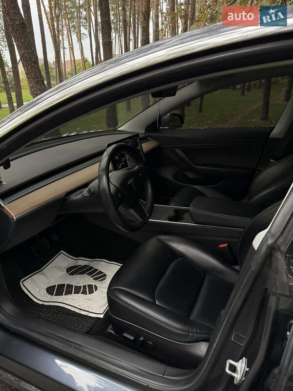 Седан Tesla Model 3 2018 в Києві
