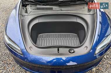 Седан Tesla Model 3 2024 в 