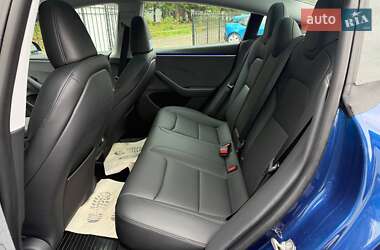Седан Tesla Model 3 2024 в 