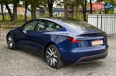 Седан Tesla Model 3 2024 в 