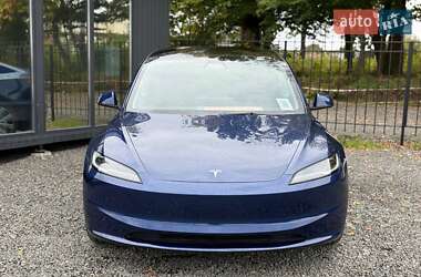Седан Tesla Model 3 2024 в 