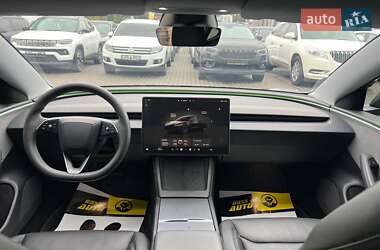 Седан Tesla Model 3 2024 в 