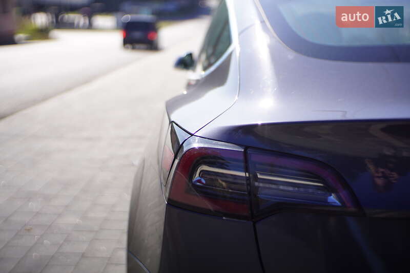 Седан Tesla Model 3 2019 в Ужгороде
