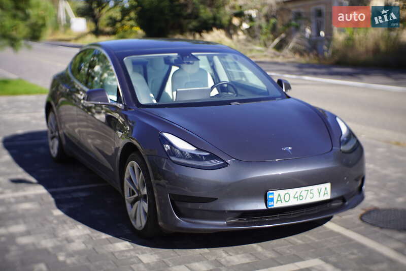 Седан Tesla Model 3 2019 в Ужгороде