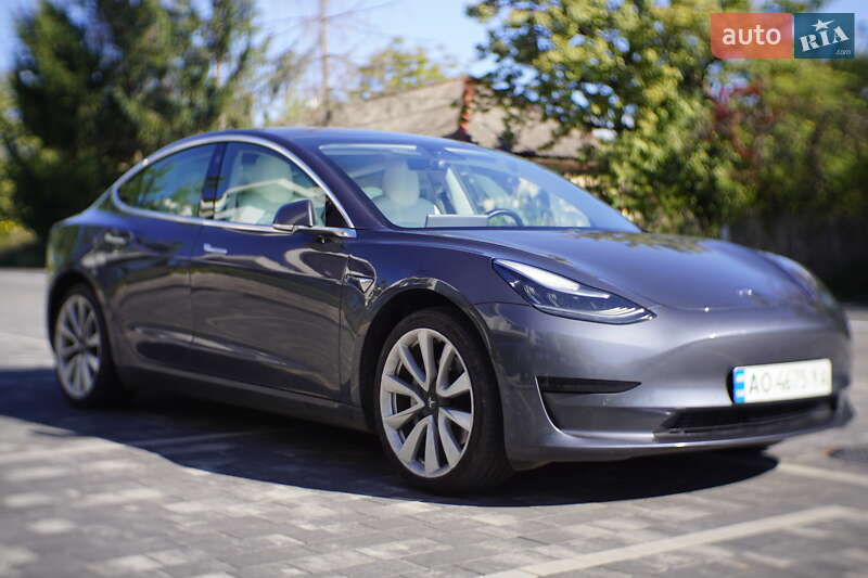 Седан Tesla Model 3 2019 в Ужгороде