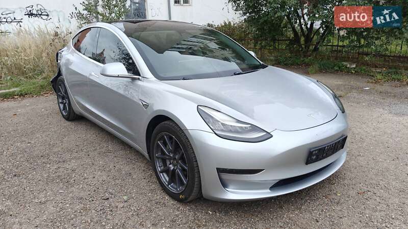 Седан Tesla Model 3 2018 в Самборе