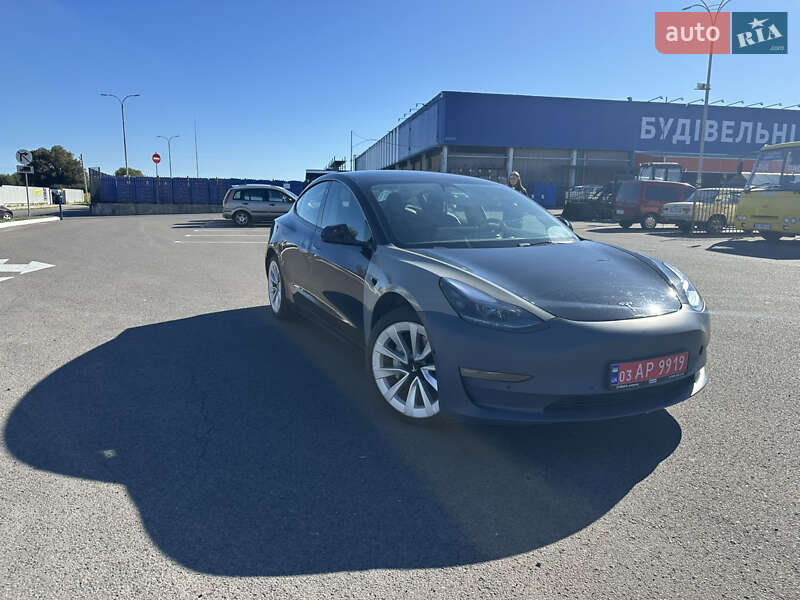Седан Tesla Model 3 2022 в Луцьку