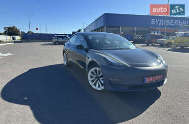 Седан Tesla Model 3 2022 в 