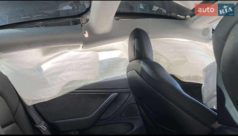 Седан Tesla Model 3 2018 в Івано-Франківську
