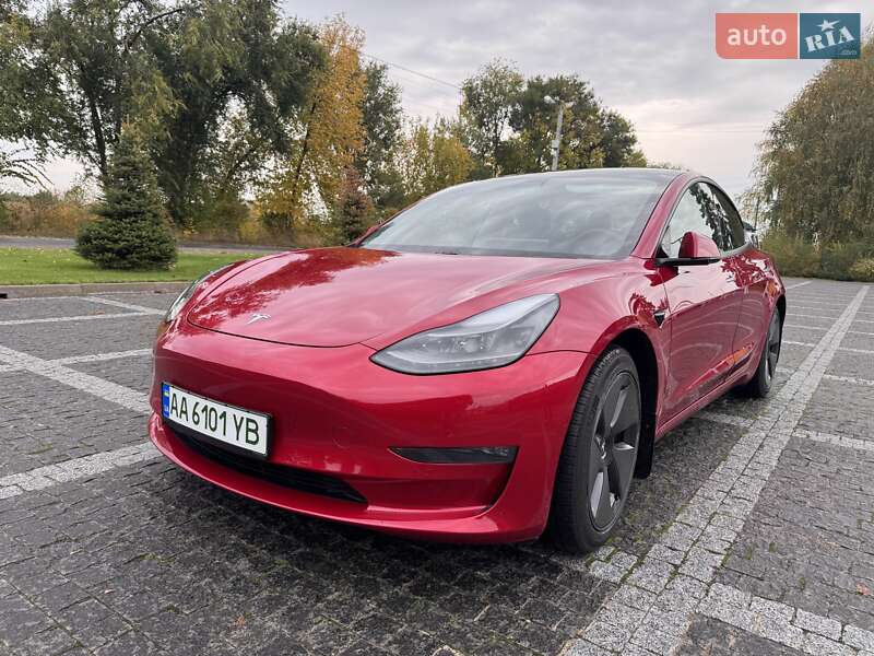 Седан Tesla Model 3 2021 в Пирятині