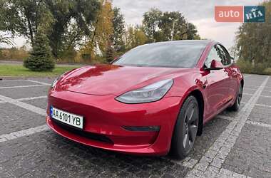 Седан Tesla Model 3 2021 в 
