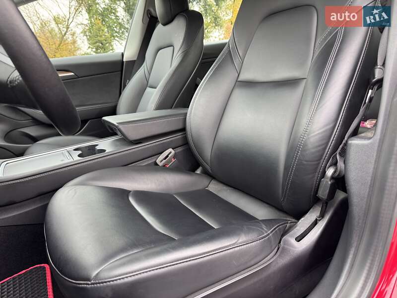 Седан Tesla Model 3 2021 в Пирятині