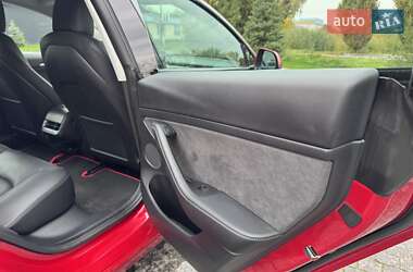 Седан Tesla Model 3 2021 в 