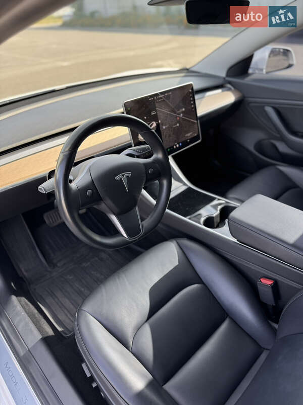 Седан Tesla Model 3 2018 в Харкові