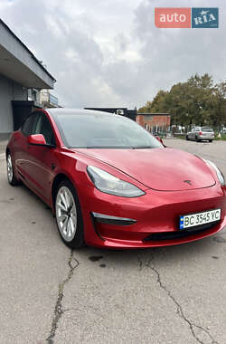 Седан Tesla Model 3 2022 в 