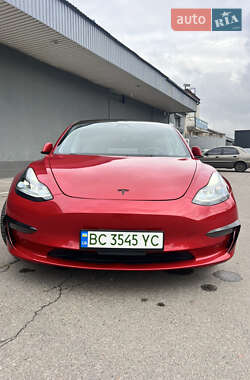 Седан Tesla Model 3 2022 в 