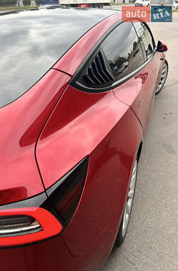 Седан Tesla Model 3 2022 в 