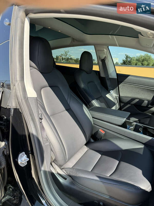 Седан Tesla Model 3 2019 в Києві