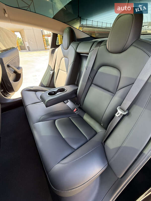 Седан Tesla Model 3 2019 в Києві