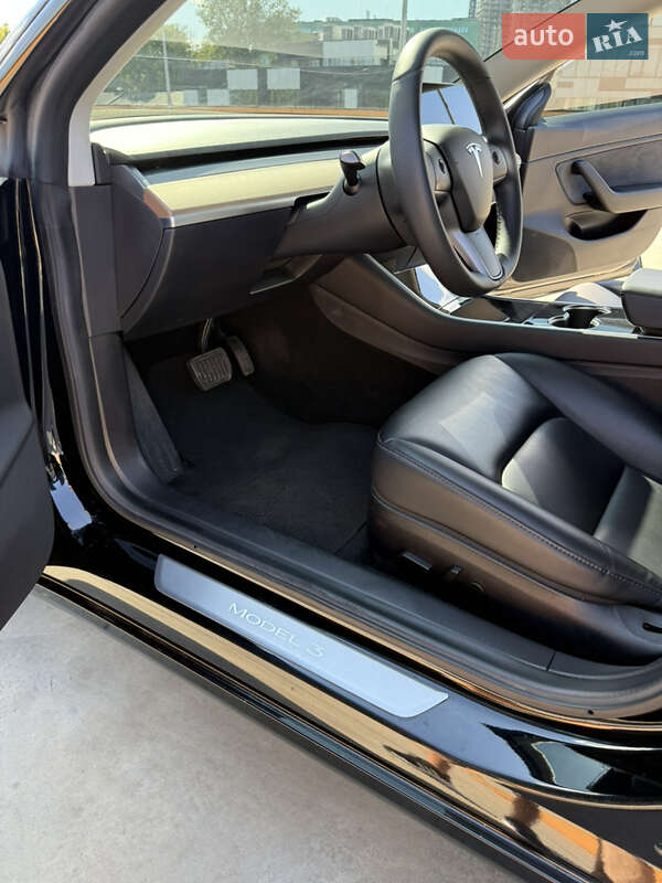Седан Tesla Model 3 2019 в Києві