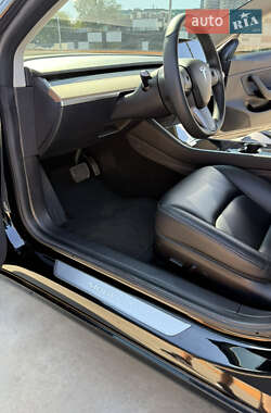 Седан Tesla Model 3 2019 в 