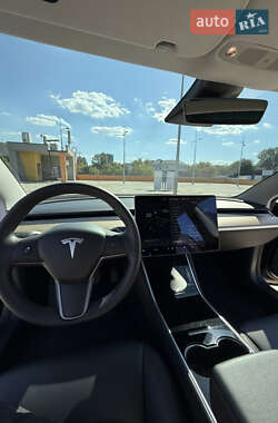 Седан Tesla Model 3 2019 в 