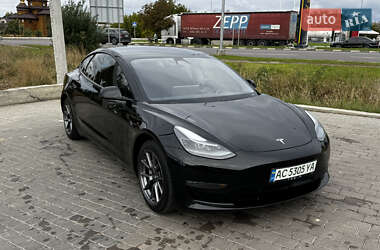 Седан Tesla Model 3 2021 в Луцке