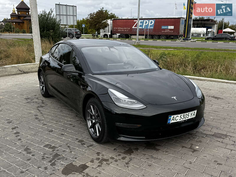 Седан Tesla Model 3 2021 в Луцке