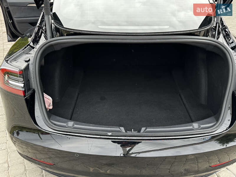 Седан Tesla Model 3 2021 в Луцке